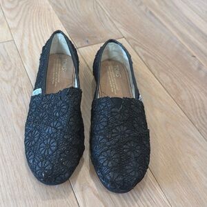 Girls Toms black shimmer flats, size 2.5